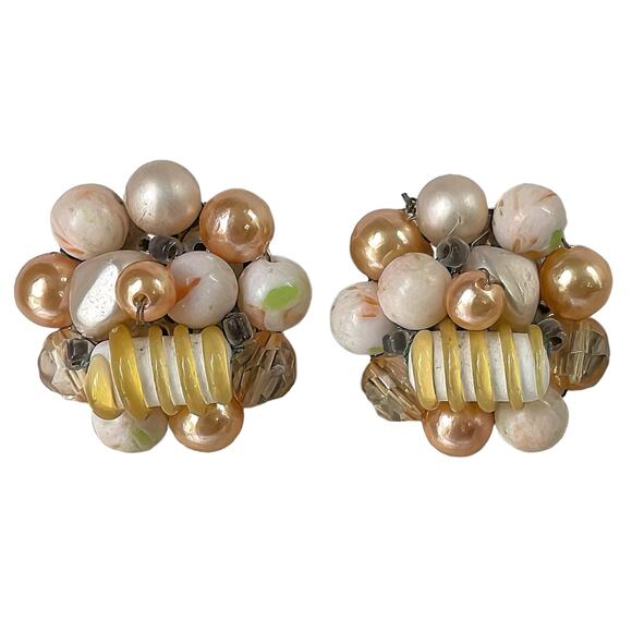 1960s Japan Peach & White Plastic Beaded Cluster Mid Century Clip On Earrings - Picture 3 of 3